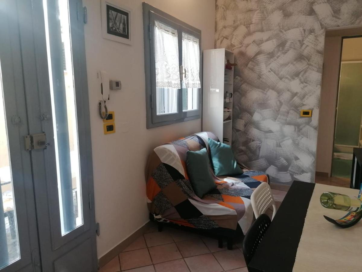 La Casina Giramondo Di Ele Viareggio Exterior photo
